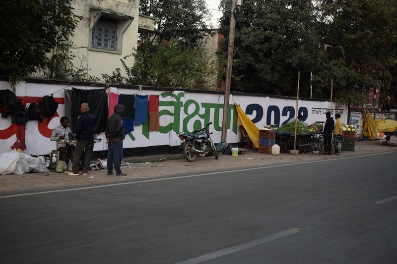 जबलपुर में दीवारें लगा रही स्वच्छता की टेर, नहीं आ पा रहे स्वच्छता के संस्कार