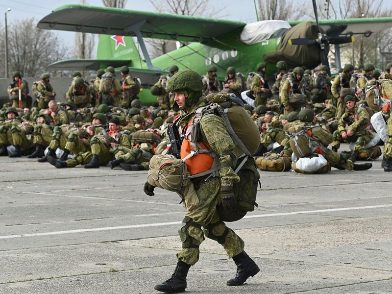 Russia Ukraine News: रूस ने यूक्रेन बॉर्डर से वापस बुलाई सेना, दुनिया ने ली राहत की सांस