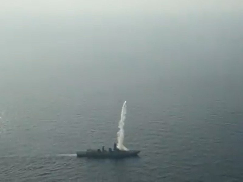 Top News Today: आईएनएस विशाखापत्तनम से छोड़ी गई ब्रह्मोस सुपरसोनिक क्रूज मिसाइल, देखिए वीडियो