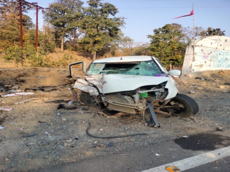Chindwara Road Accident: दमुआ झिरीघाट पर सेफ्टी वाल से टकराई कार, तीन की मौत, एक घायल