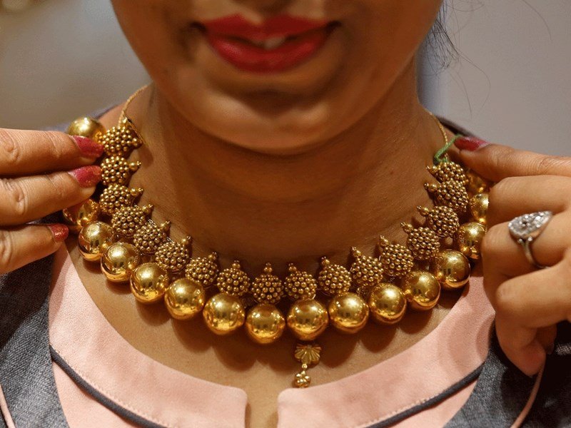 इंदौर में निवेशकों की खरीदी से सोने में आंशिक सुधार, चांदी 200 रुपये उछली