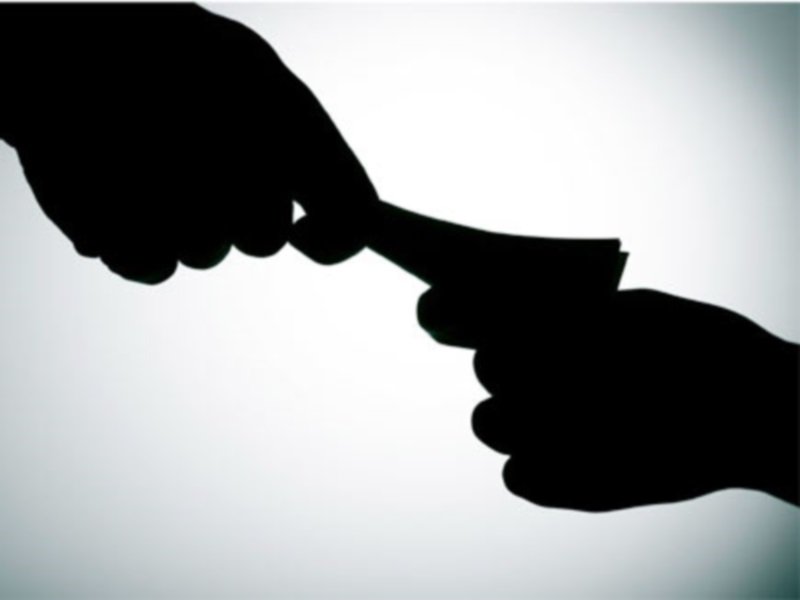 कोलार में भाजपा कार्यकर्ता ने नगर निगम दरोगा पर लगाया अवैध वसूली का आरोप