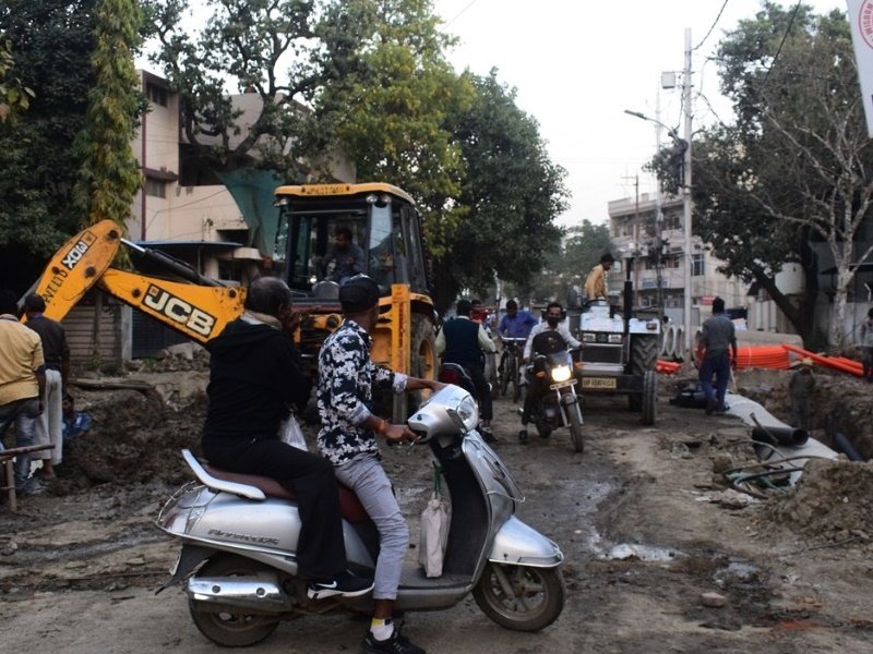 Smart City Project Jabalpur: जबलपुर के बंद रास्ते से हलकान हो रहे वाहन चालक, मरीजों की भी आफत