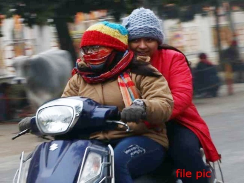 Bhopal Weather Update: रात का पारा सामान्य से दो डिग्री ऊपर, दिन में चल रही ठंडी हवा, सोमवार से बदलेगा मौसम का मिजाज