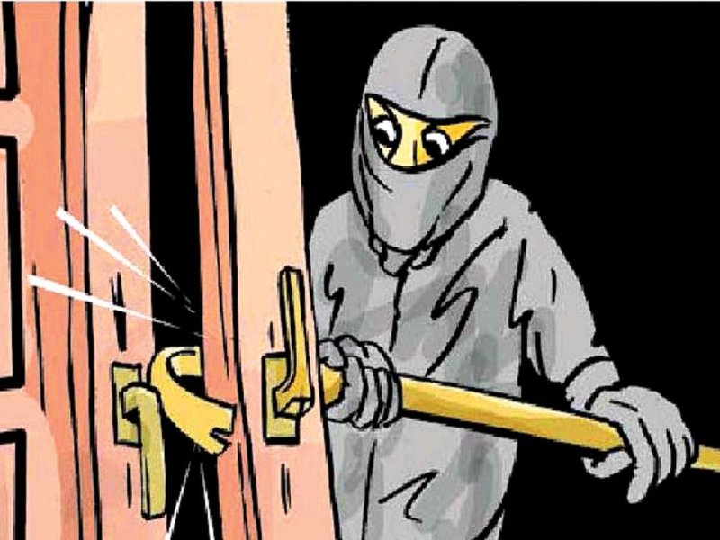 भोपाल के अयोध्या नगर में दिनदहाड़े ताला तोड़कर कर रहे थे चोरी, लोगों ने एक को पीटकर पुलिस को सौंपा