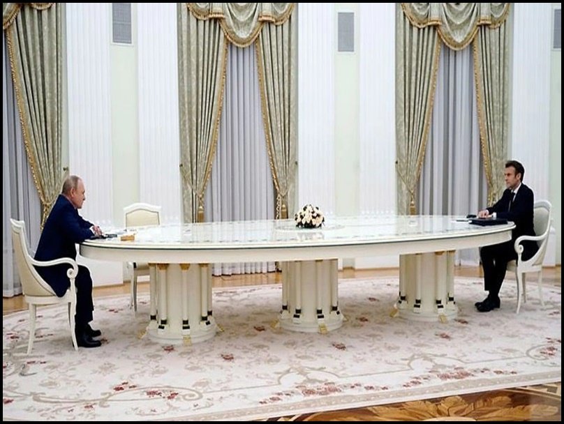 रूस-यूक्रेन विवाद: सुर्खियों में रही पुतिन-मैक्रों की मुलाकात, सोशल मीडिया पर खूब वायरल हुए मीम्स