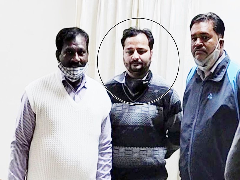 सीबीआई टीम ने अवंतिका गैस के प्रोजेक्ट मैनेजर को रिश्वत लेते गिरफ्तार किया