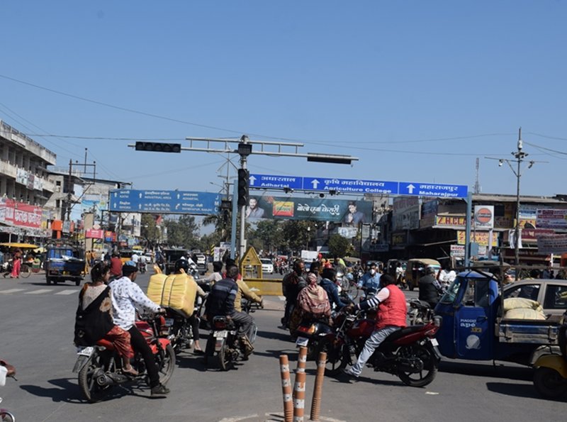 जबलपुर में कभी बंद हो जाते हैं चौराहों में लगे आधुनिक सिग्नल
