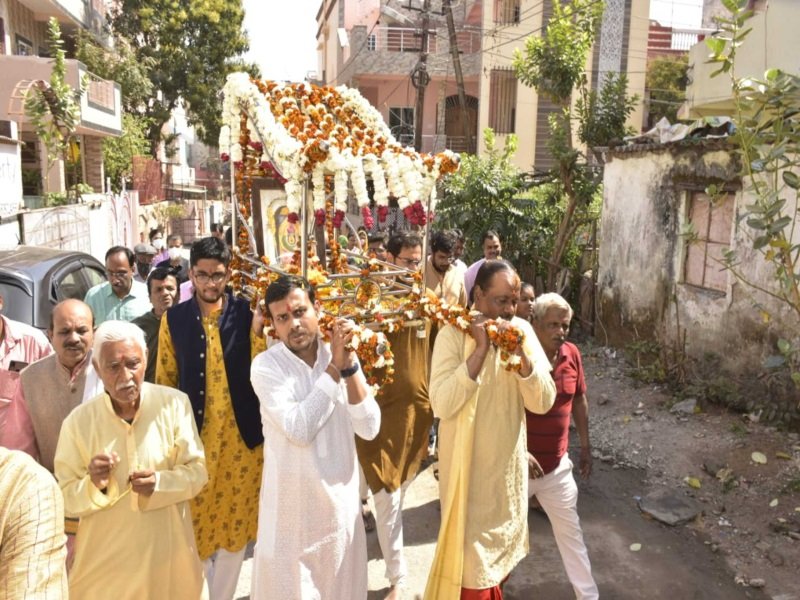 Bhopal News: गण-गण-गणात के जयघोष के साथ कोलार सर्वधर्म में निकाली संत गजानन की पालकी