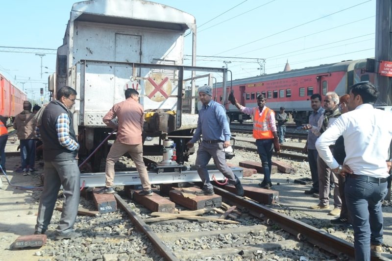 Satna Railway Accident : मालगाड़ी से टकराया रेल इंजन, ब्रेक यान पटरी से उतरा