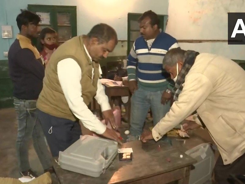 UP 3rd Phase Voting: यूपी में तीसरे चरण में 59 सीटों पर हुआ 60 फीसदी मतदान, 627 उम्मीदवारों का भाग्य EVM में बंद
