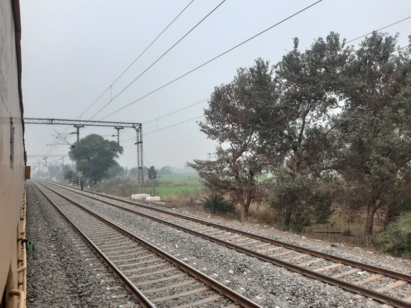 Indian Railway : सतना-रीवा रेल मार्ग में चालू ओएचई लाइन चोरी, कई ट्रेन प्रभावित, रीवा नहीं गई पैसेंजर