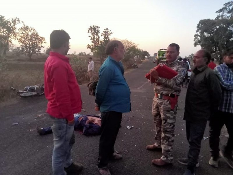 Accident News : डिंडौरी में आपस में बाइक चालक भिड़े, दो की मौत, दो घायल