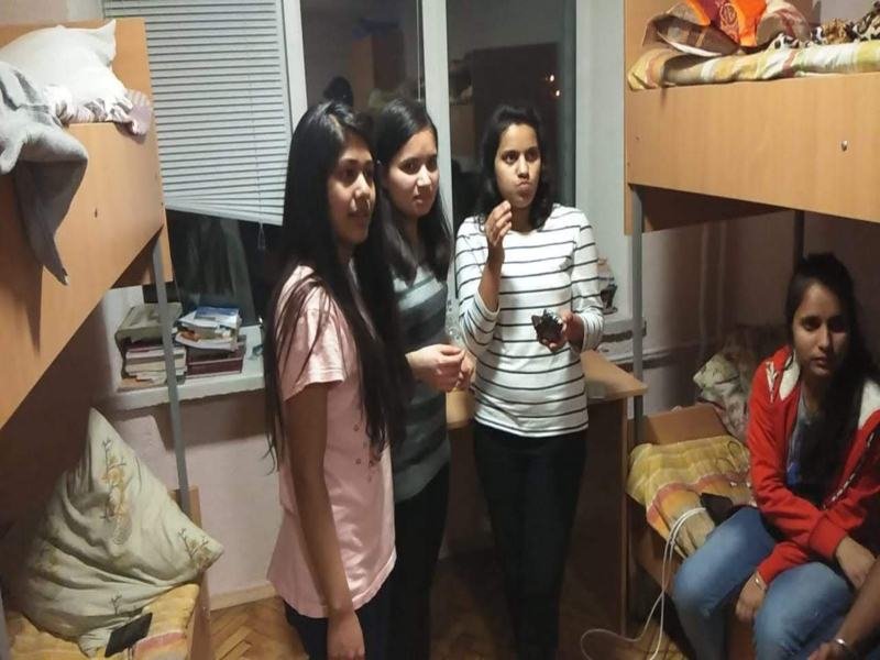 विदिशा से यूक्रेन अध्ययन के लिए गई छात्रा ने कहा, दिन भर टीवी पर युद्ध से जुड़ी खबरें डराने लगी हैं