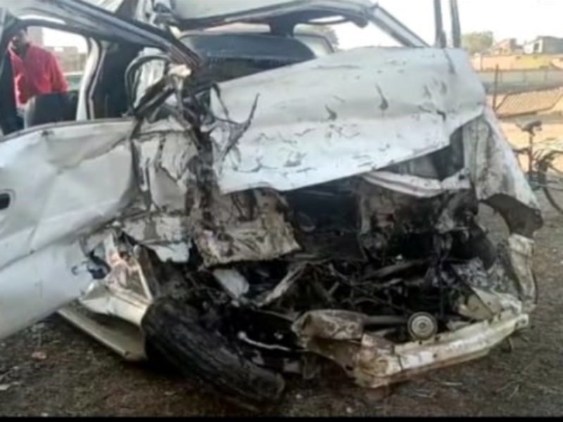 सागर में ढाबे से खाना खाकर घर लौट रहे कार सवार तीन युवकों की सड़क हादसे में मौत