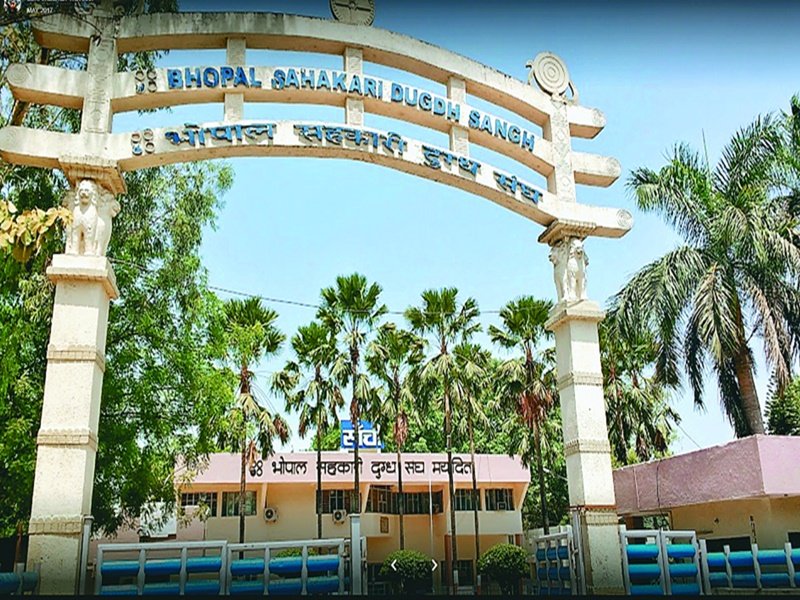 Bhopal News : नोटिस के जवाब में दुग्ध संघ के अधिकारियों पर टैंकर संचालक ने उठाए सवाल