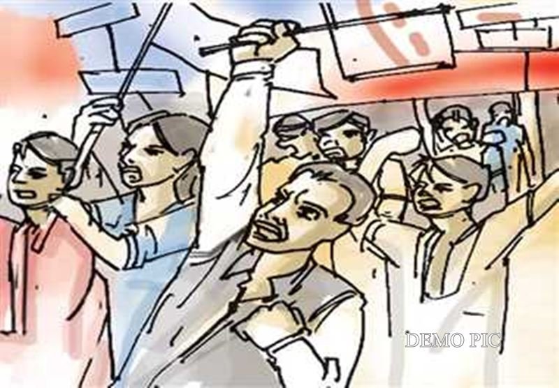 छत्तीसगढ़: सुबह 10 बजे कार्यालय आने के आदेश पर कर्मियों ने किया प्रदर्शन