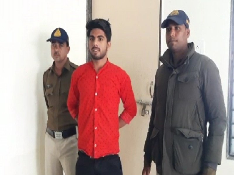 रतलाम रेलवे स्टेशन पर मुंबई से आए युवक के पास से 24 लाख रुपये का सोना जब्त