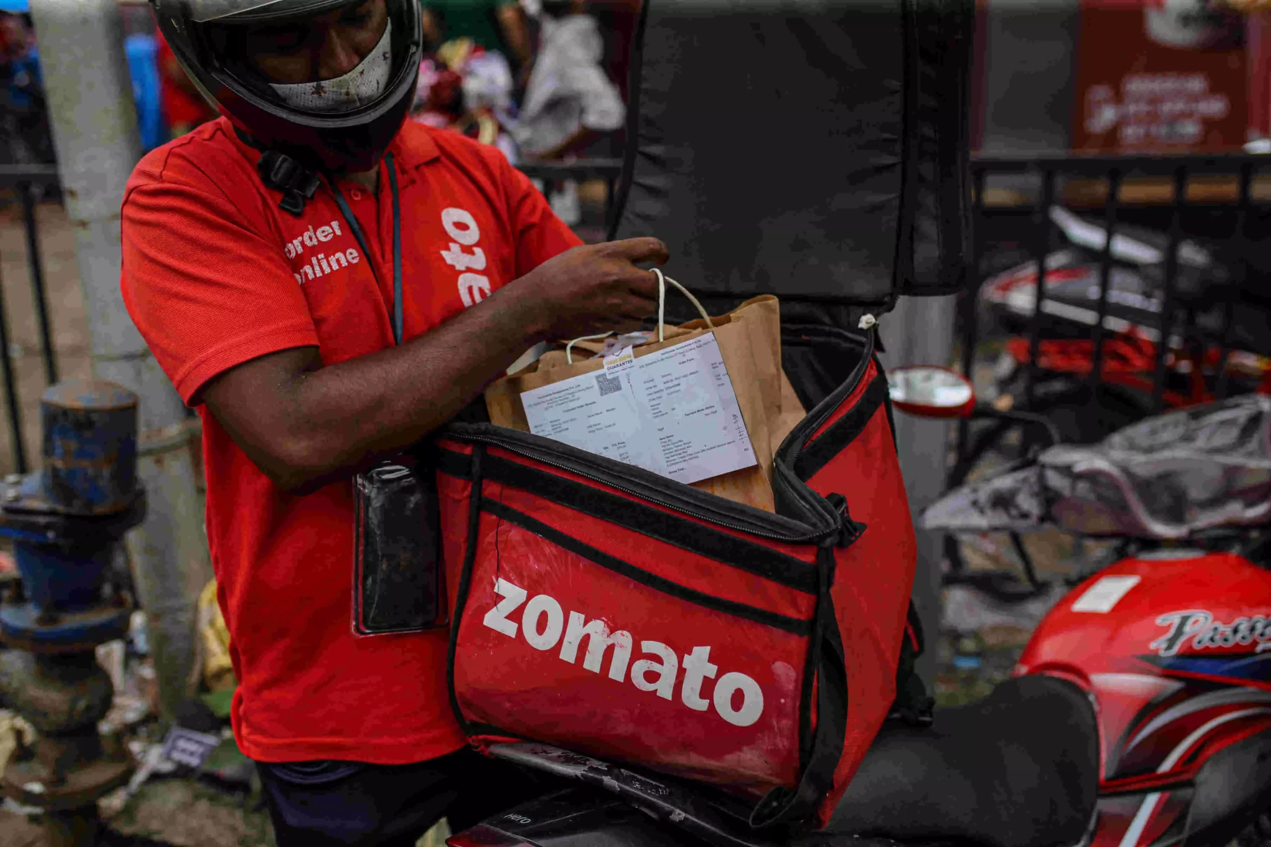 Zomato का 10 मिनट में खाने की डिलीवरी का ऐलान