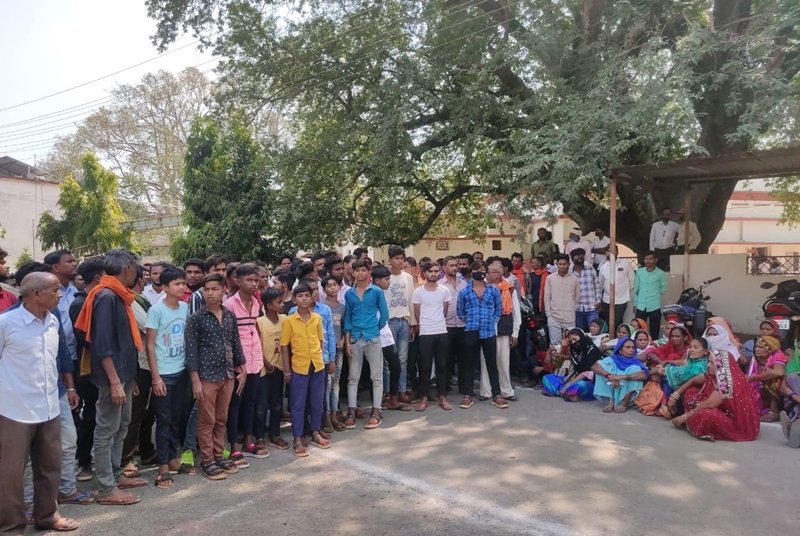 Seoni Crime News : महिलाओं से घर में घुसकर मारपीट, पुलिस ने नहीं की कार्रवाई तो किया हंगामा