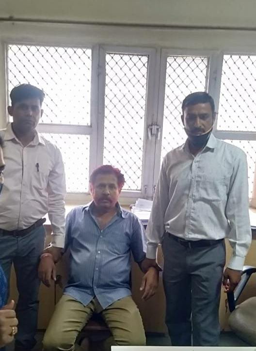 लोकायुक्त भोपाल ने कमला नेहरू चिकित्सालय में पदस्थ लेखापाल हरेश आडवाणी को 4000 की रिश्वत लेते हुए रंगे हाथों ट्रैप किया