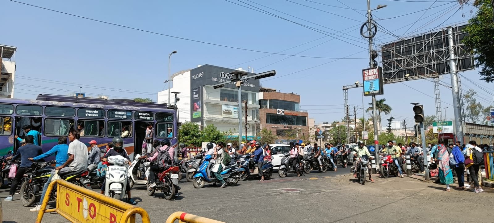 थाने के सामने रोजाना लगता है जाम