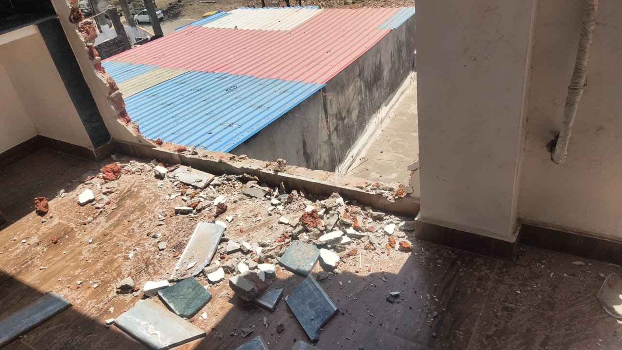 विदिशा में भी चला प्रशासन का हथोड़ा