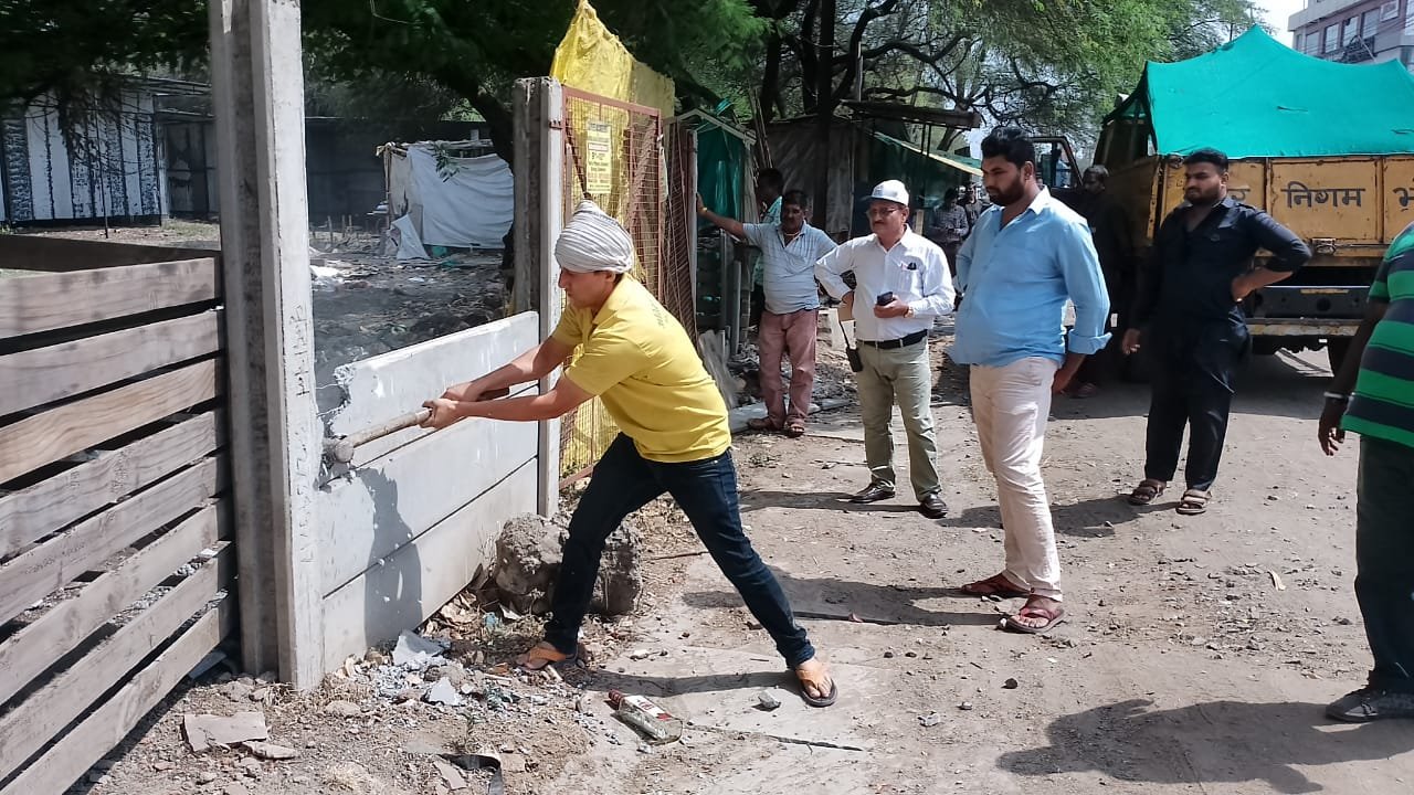ब्रेकिंग….350 करोड़ की 5 एकड़ शासकीय भूमि पर चला