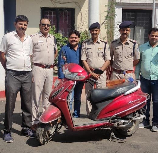 थाना हबीबगंज पुलिस ने शहर के विभिन्न थाना क्षेत्र मे महंगे चार पहिया वाहन को जलाकर खाक कर दहशत फैलाने वाले शातिर बदमाश को किया गिरफ्तार