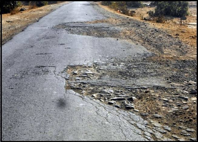 भोपाल के हमीदिया रोड प्रोजेक्ट में अड़ंगा!:वॉटर नेटवर्क अधूरा, PWD नहीं करा पा रहा सड़क की मरम्मत; 4 km की हालत जर्जर