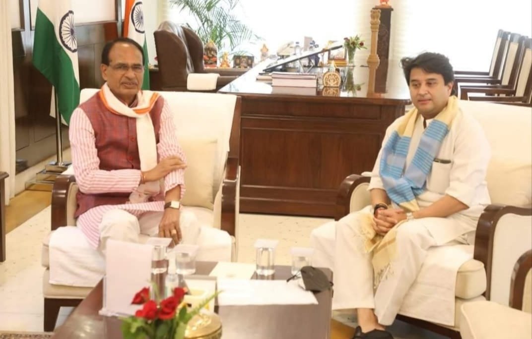सिंधिया ने की मुख्यमंत्री शिवराज सिंह चौहान से मुलाकात