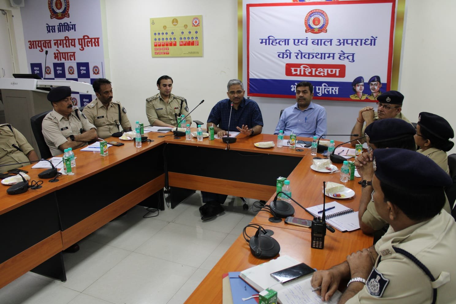 सोशल पुलिसिंग एवं महिला व बाल सुरक्षा को प्रभावी बनाने हेतू मल्टीऐजेंसी से समन्वय स्थापित करें : पुलिस आयुक्त श्री देउस्कर
