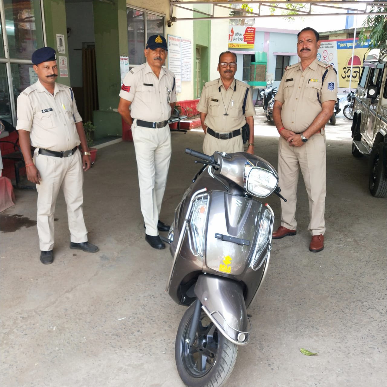 बगैर नंबर की नई सुजूकी एक्सेस चुराने वाले शातिर चोर को बैरागढ पुलिस ने रंगे हाथ किया गिरफ्तार