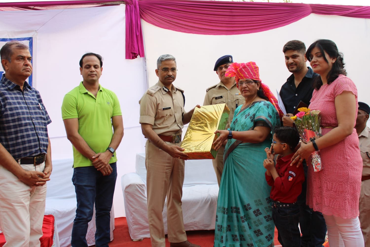 भोपाल पुलिस की विभिन्न शाखाओं में सेवारत रहे 8 पुलिस अधिकारियों को सेवानिवृति के अवसर पर दी गई भावभीनी विदाई