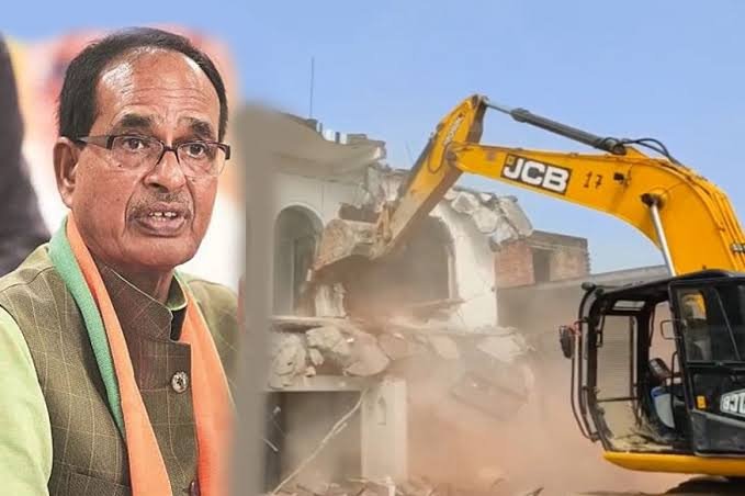 मुन्ना यादव के अवैध निर्माण पर चला मामा का बुलडोजर