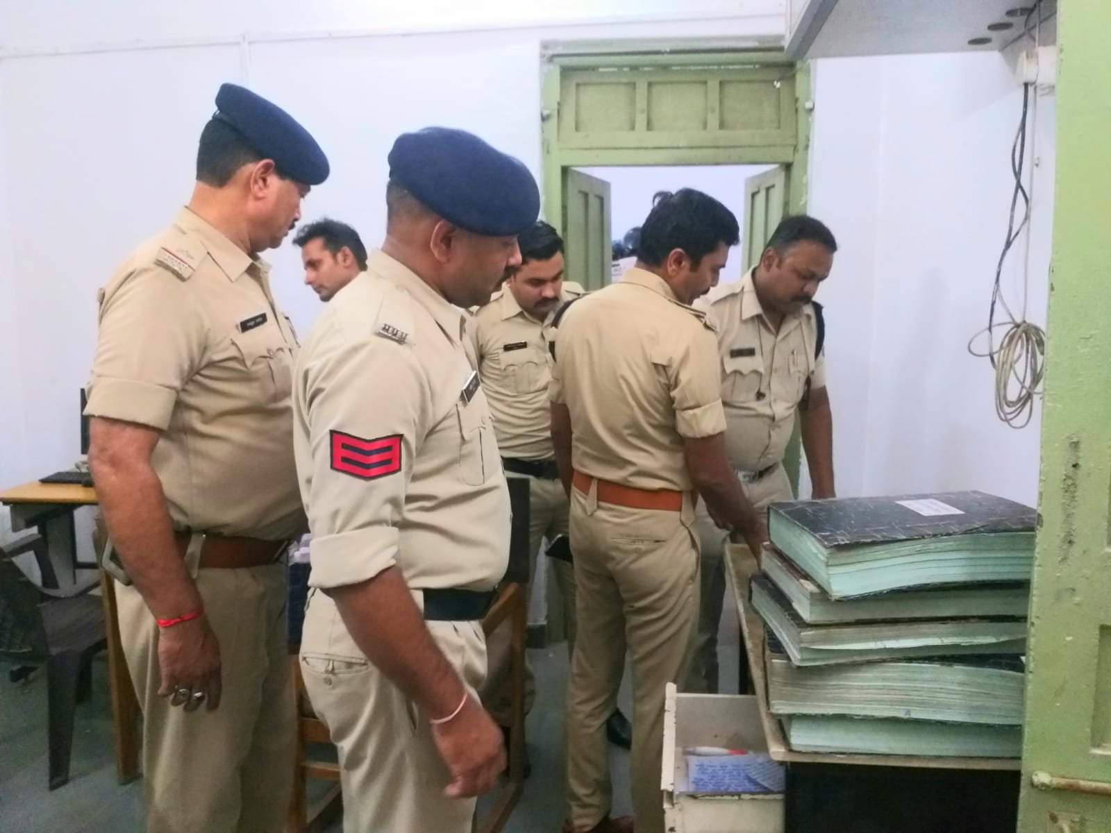 अतिरिक्त पुलिस उपायुक्त दिनेश कौशल ने किया थानों का औचक निरीक्षण