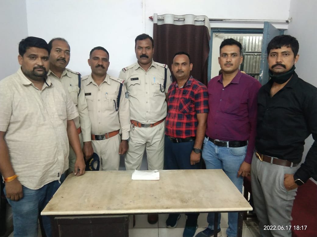 राहगीर से मोबाईल छीनने वाले 3 अज्ञात आरोपियो को त्वरित कार्यवाही कर थाना बागसेवनिया पुलिस ने किया गिरफ्तार