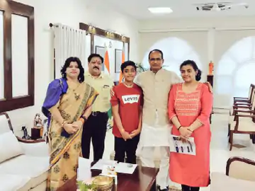 आप और आप जैसे सभी बच्चे अब मेरे बच्चे हैं-शिवराज
