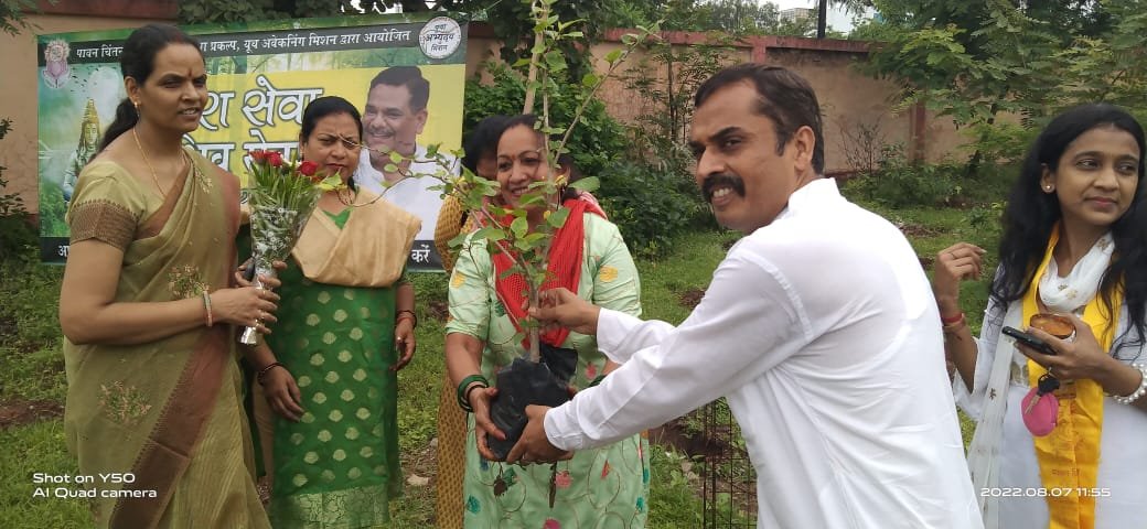 पावन चिंतन धारा आश्रम के युवा प्रकल्प, यूथ अवेकनिंग मिशन द्वारा पौधारोपण किया गया