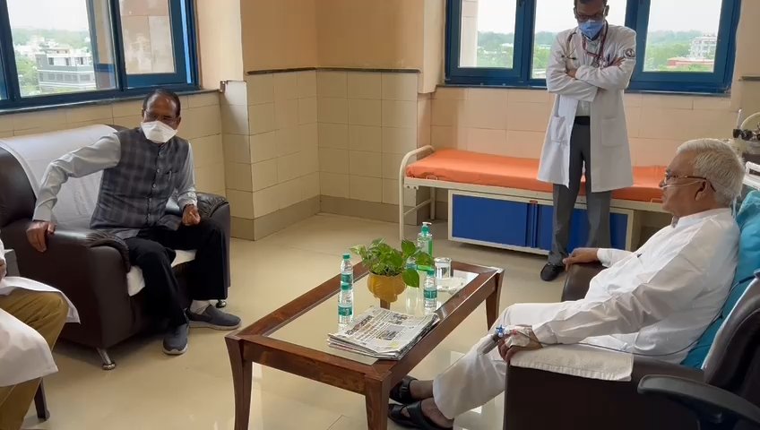 मुख्यमंत्री ने राज्यपाल पटेल के स्वास्थ का हालचाल जाना