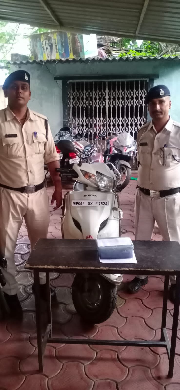 थाना हनुमानगंज के हत्थे चढ़े चोर