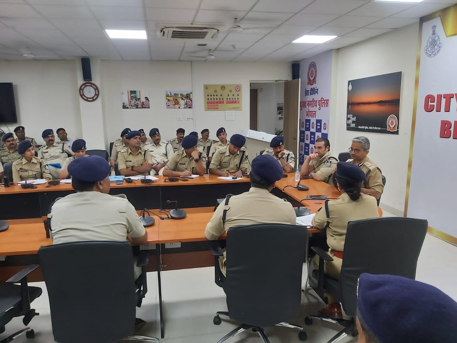 महिला सम्बंधी प्रकरणों एवं गंभीर अपराधों में आरोपियों की तत्काल गिरफ़्तारी कर वैधानिक कार्रवाई करें :- पुलिस आयुक्त