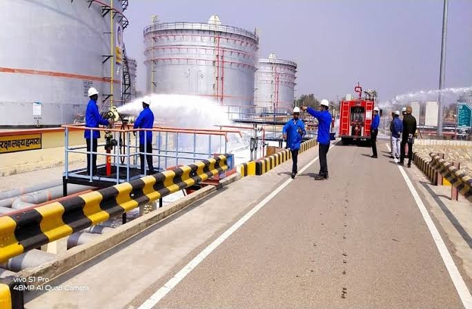 BPCL डिपो ब्लास्ट में तीसरी मौत: चिरायु हॉस्पिटल में भर्ती था विनोद