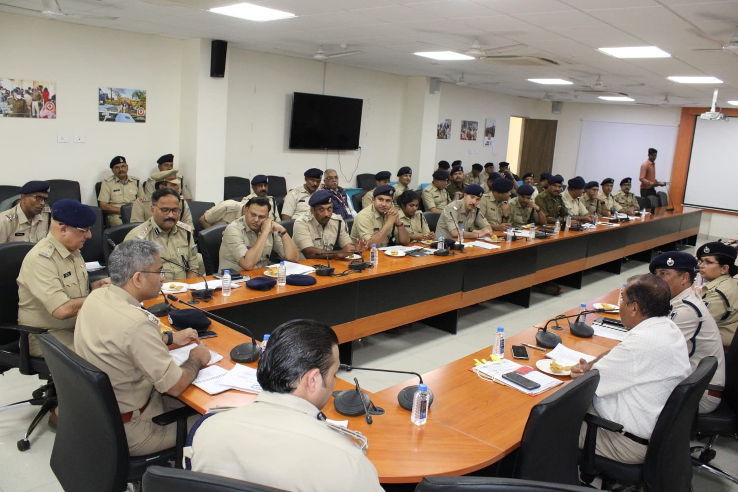 VVIP भोपाल प्रवास के दौरान सुरक्षा व्यवस्था के मद्देनजर पुलिस अधिकारियों की बैठक संपन्न