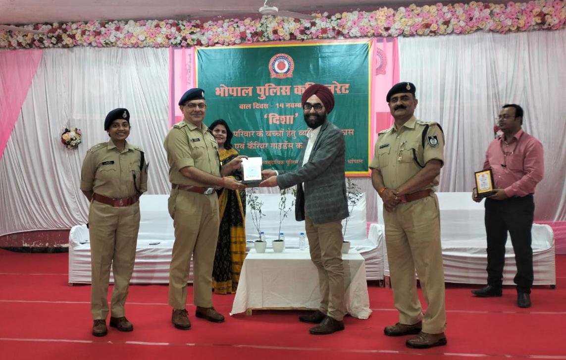 पुलिस परिवार के बच्चों को उच्च शिक्षा एवं कैरियर हेतु मार्गदर्शन उपलब्ध कराने हेतु बाल दिवस के उपलक्ष्य पर कार्यशाला ”दिशा” का आयोजन