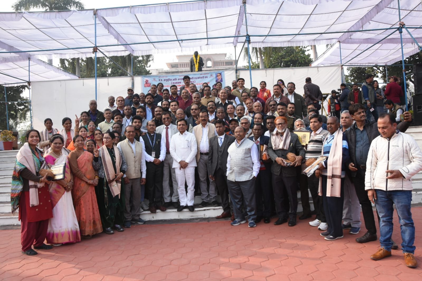 सेवानिवृत हुए अधिकारी कर्मचारियों के विदाई समारोह में पहुंचे उप मुख्यमंत्री जगदीश देवड़ा