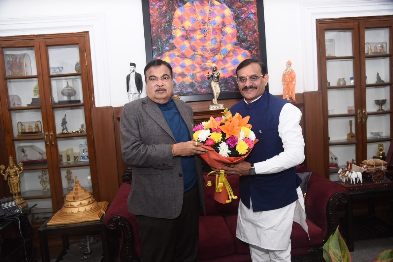 केंद्रीय मंत्री गडकरी से मिले प्रदेश अध्यक्षपन्ना-मंडला एलिवेटेड रोड निर्माण का किया आग्रह