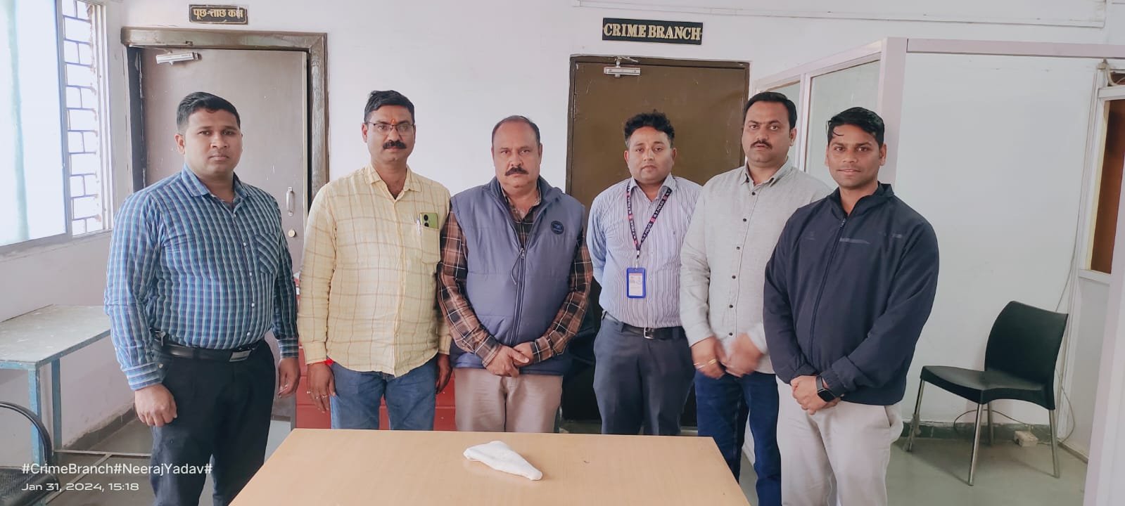 थाना क्राइम ब्रांच की टीम द्वारा निगरानी, इनामी बदमाश व कई महिनों से फरार आरोपी को अवैध हथियार के साथ किया गिरफ्तार