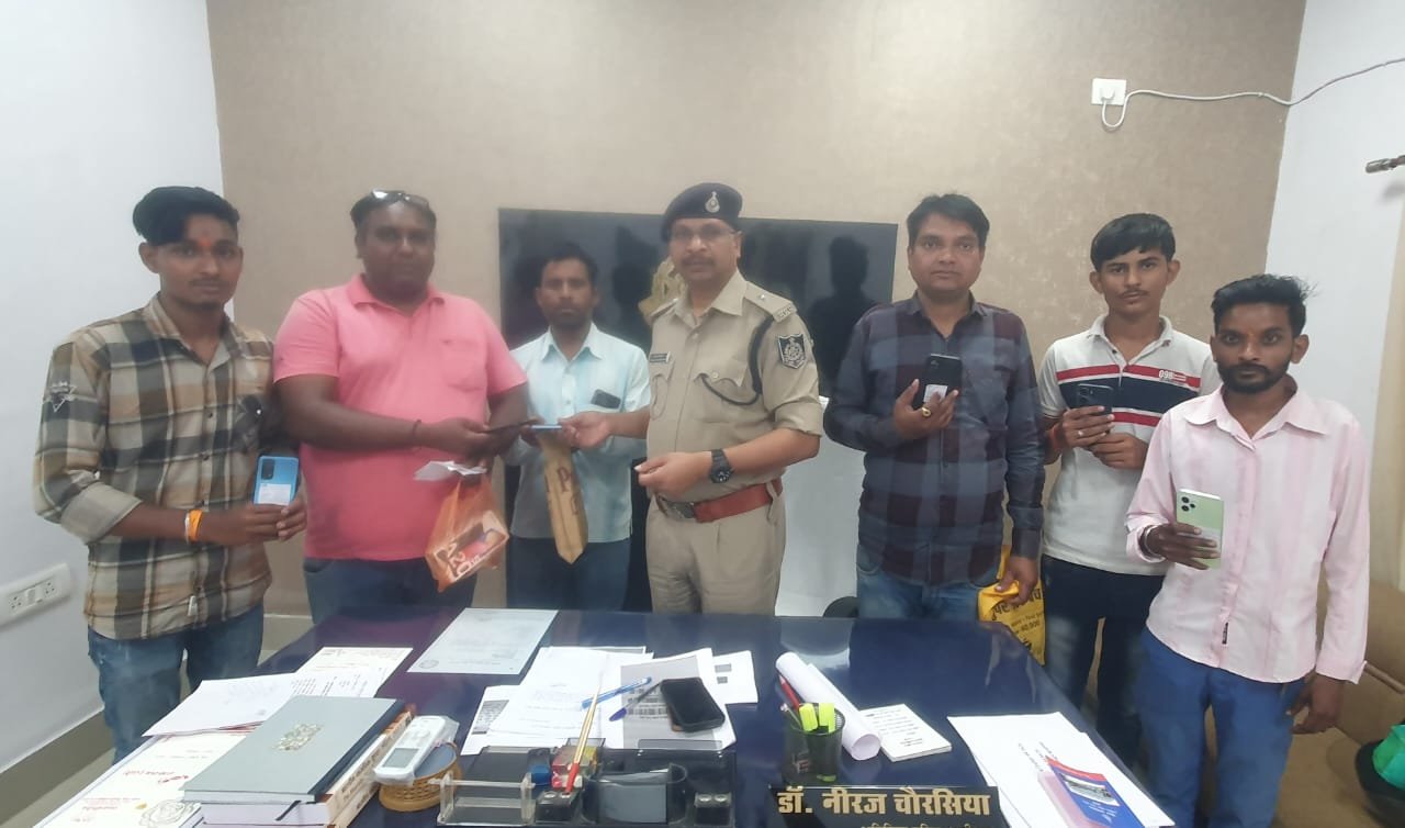 भोपाल देहात पुलिस द्वारा मोबाइल मालिकों को लौटाए गुम मोबाइल