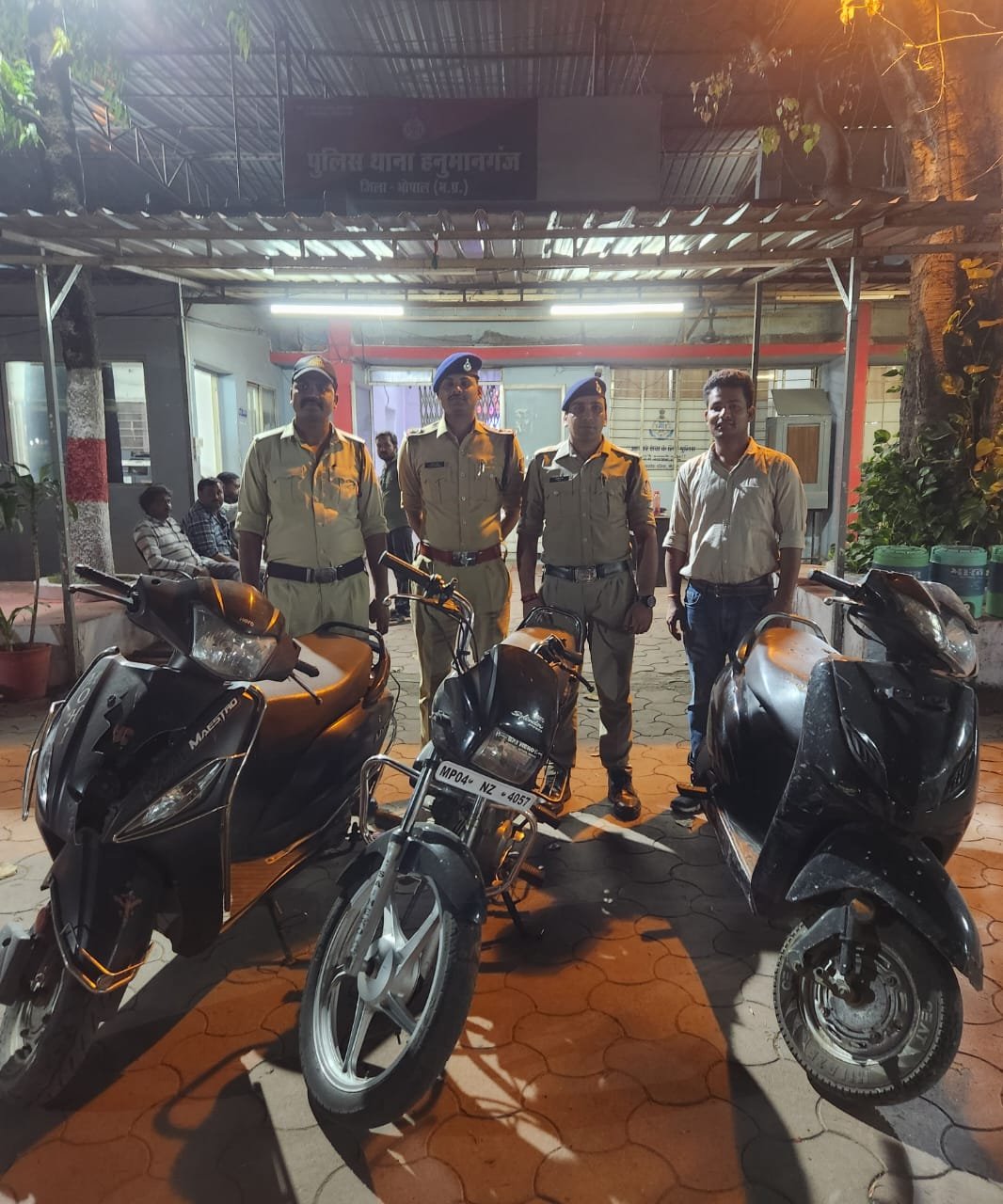 थाना हनुमानगंज पुलिस द्वारा शातिर वाहन चोर गिरफ्तार